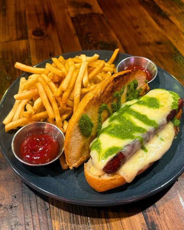 Choripan.
